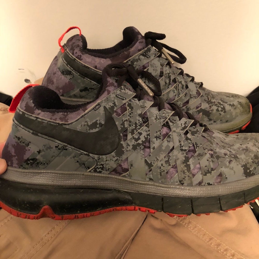 Nike camo fingertrap